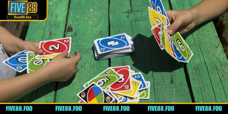 Giải thích quy trình cơ bản diễn ra một ván đánh UNO